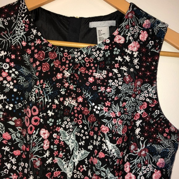 Floral dress. - Picture 3 of 5
